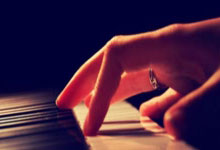 亿万28:欧联杯狂欢夜:8强对阵出炉 曼联5-2+热刺3-2晋级 罗马3-4被翻盘.