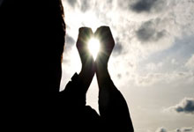 国少同组对手!乌兹别克斯坦4-1大胜泰国,曼联15岁小将泰勒破门.